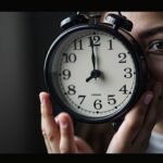 H32 : Décodez le message spirituel caché derrière cette heure miroir